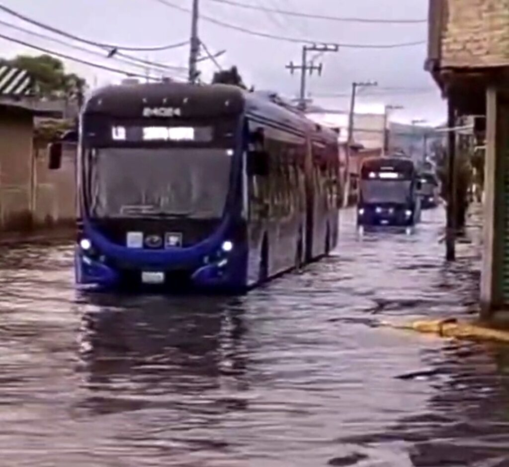 Inundaciones afectan operación del recién inaugurado troletrobús Santa Martha-Chalco