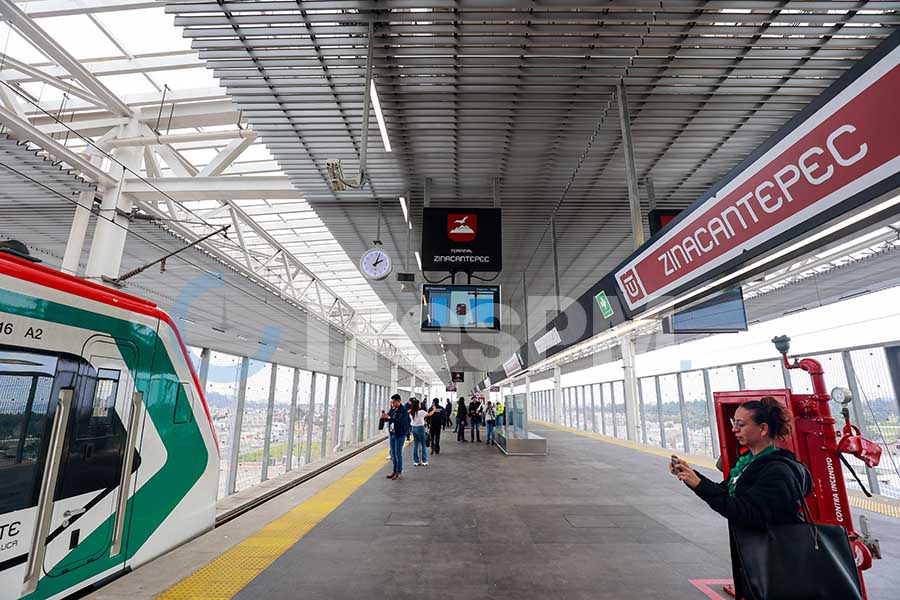 Instalan módulos de vacunación contra sarampión en estaciones del Tren Interurbano México–Toluca