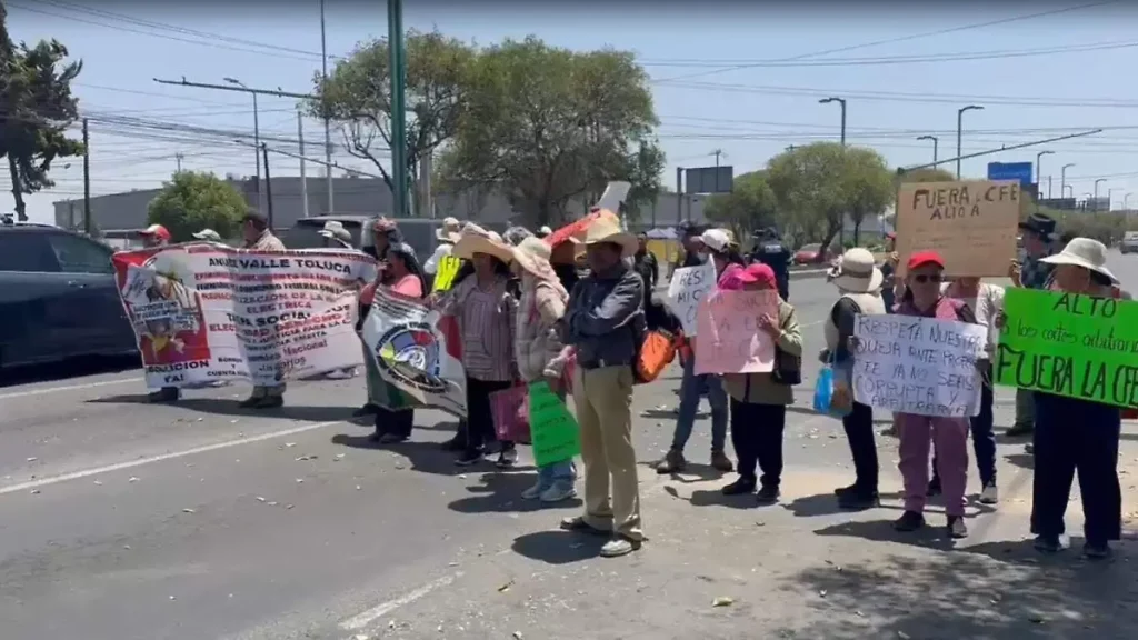 Bloquean Alfredo Del Mazo en protesta por altas tarifas de la CFE