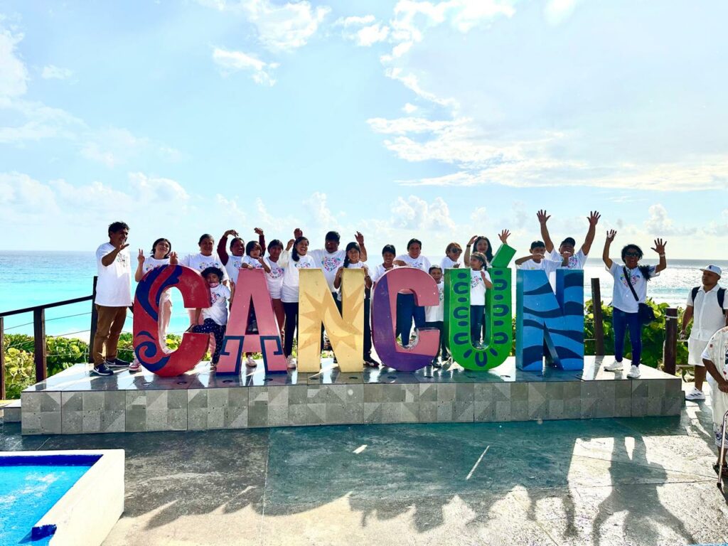 Niñas y niños de escasos recursos viajan a la Riviera Maya, gracias a Asistencia Privada