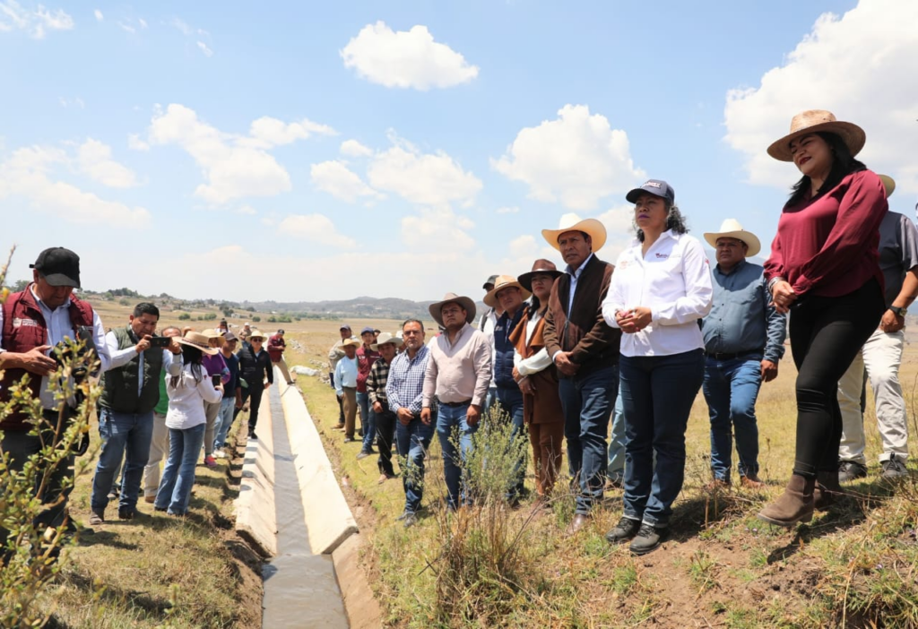 Apoyo a sembradores de maíz con rehabilitación de canales de riego en Jiquipilco