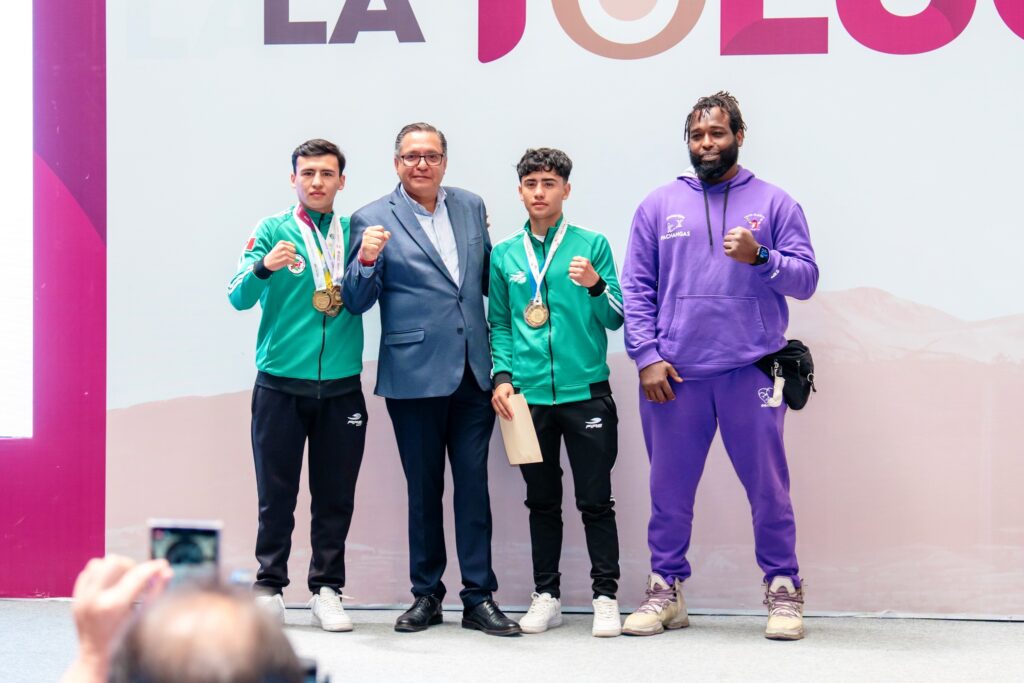 Reconoce Toluca a los hermanos Santos Mancilla, campeones en boxeo a nivel nacional e internacional