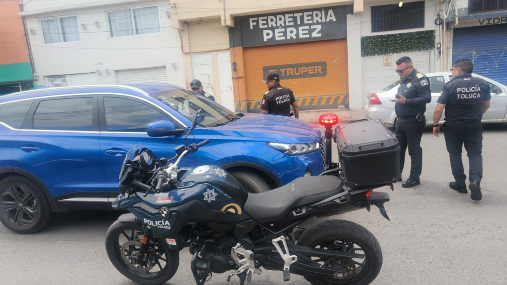 Recupera Policía de Toluca vehículo con reporte de robo y detiene a presunto responsable