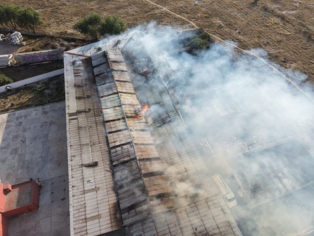 Incendio en la carretera Texcoco – Lechería consume bodega
