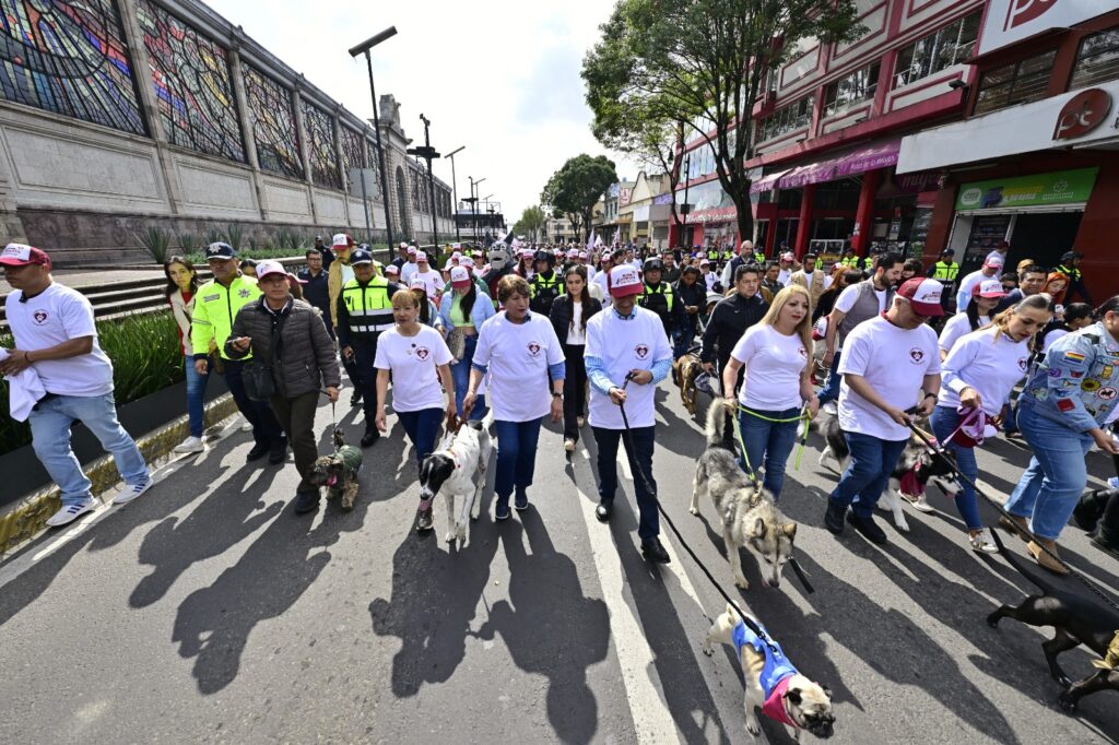Encabeza Delfina Gómez caminata y puesta en marcha de las Caravanas por el Bienestar Animal