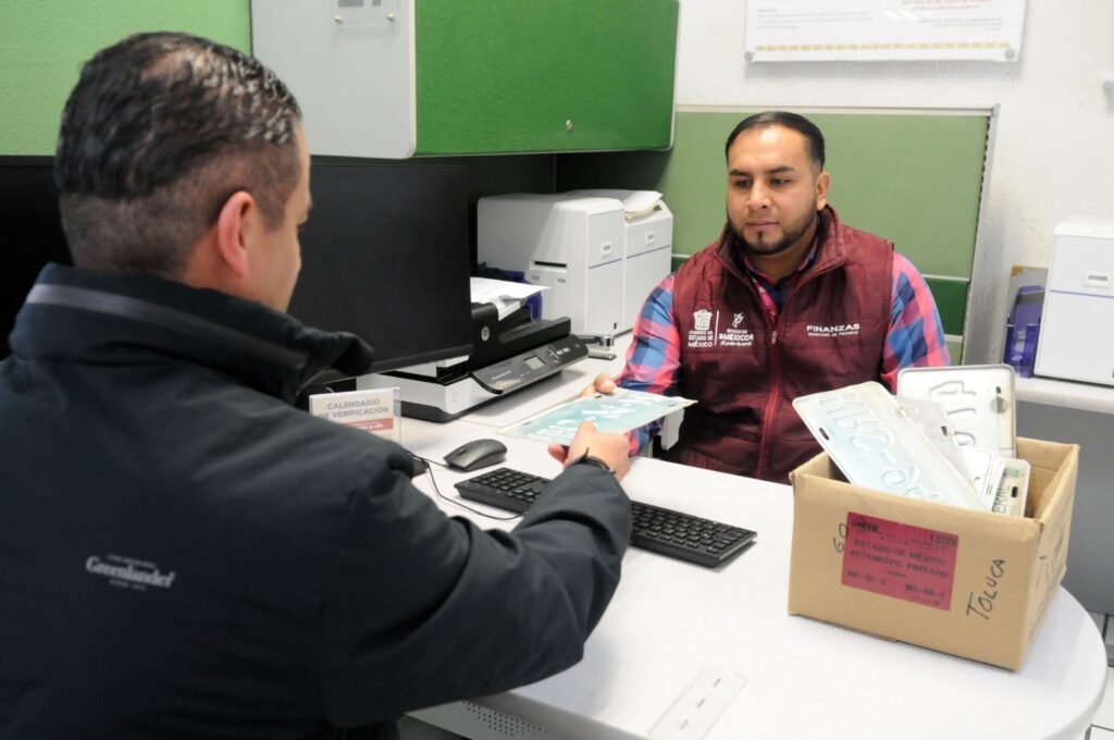 Boom de trámites vehiculares en Edomex: 62 mil autos nuevos emplacados en enero