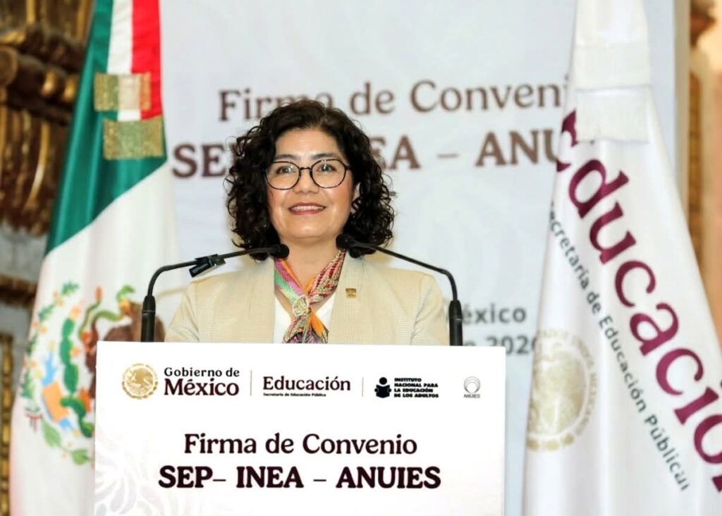 Cruzada nacional de alfabetización fortalece vocación social de las universidades: Paty Zarza, rectora de la UAEMéx