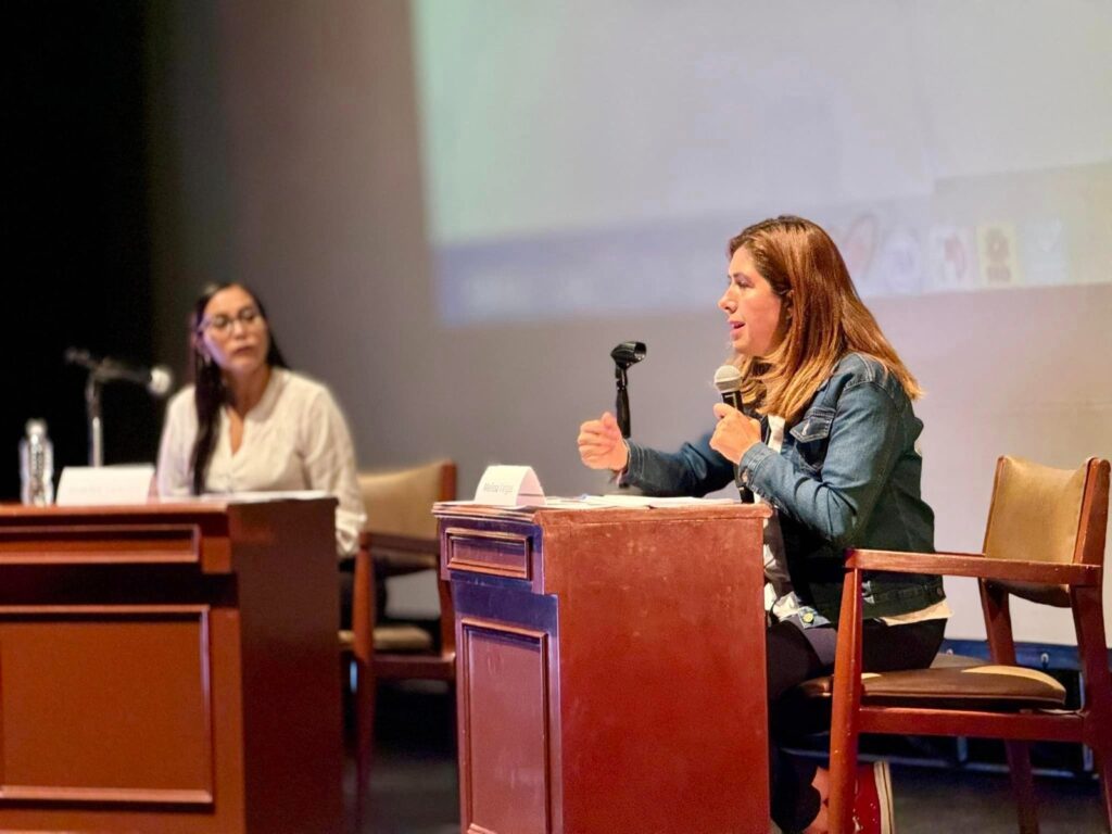 Dialoga Melissa Vargas con estudiantes de la UAEMéx