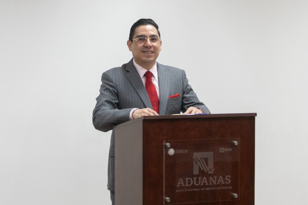 Destituyen a Lord relojes, directivo de Aduanas encargado de investigar huachicol fiscal