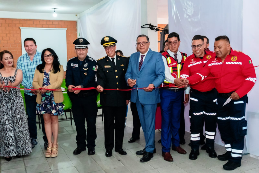 Reconoce Ricardo Moreno Bastida trayectoria por años de servicio a bomberos