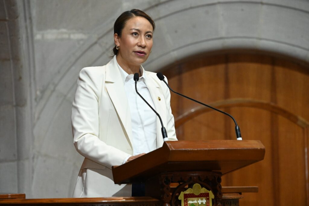 Busca diputada del PRI, regular actividades que afecten la apicultura