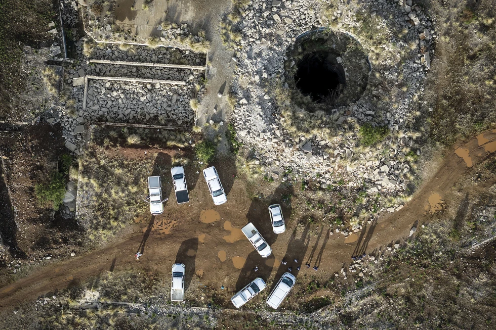Gobierno sudafricano dice que no ayudará a mineros ilegales en mina cerrada