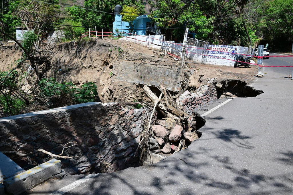 Inicia reparación urgente de la carretera Valle de Bravo-Santo Tomás de los Plátanos