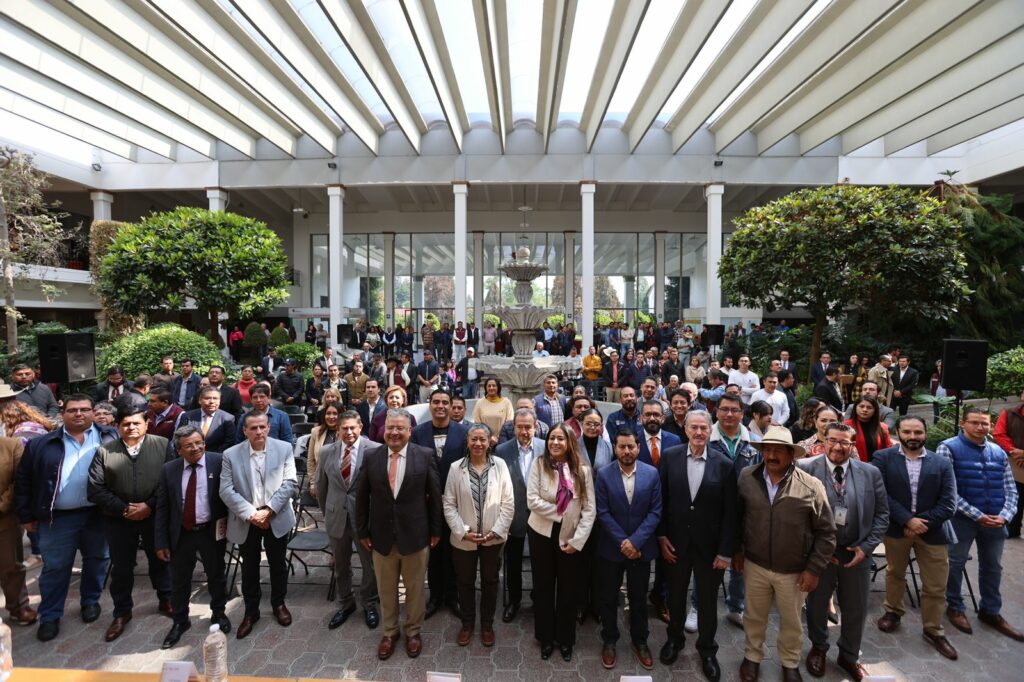 Signan gobiernos federal y estatal convenio para fortalecer agronegocios mexiquenses
