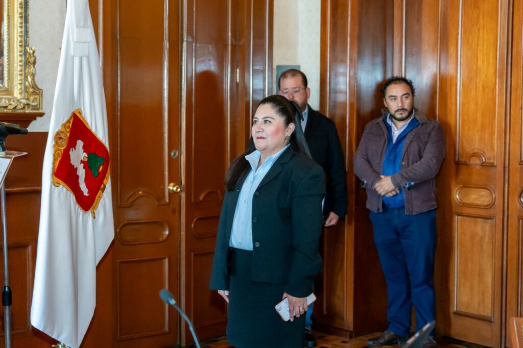 Rinde protesta Rocío Guerrero, como titular de la Contraloría Municipal, en sesión de Cabildo