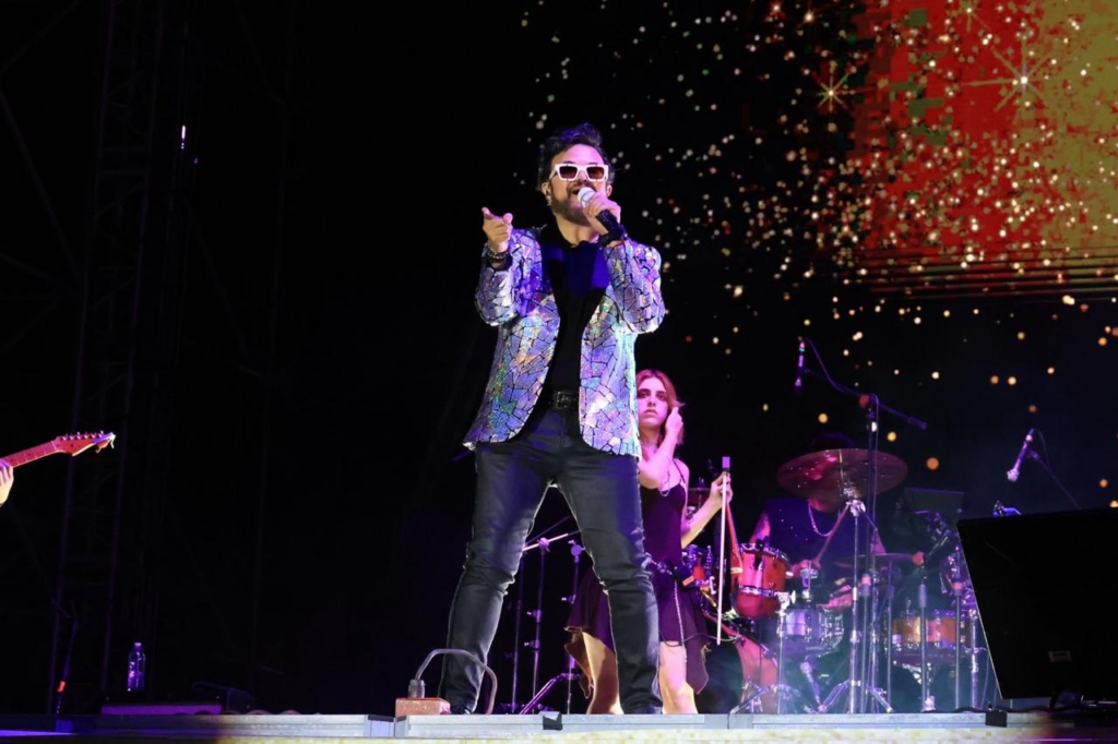 Alex Syntek hace vibrar el escenario con sus grandes éxitos en la Feria Regional de Tecámac 2026