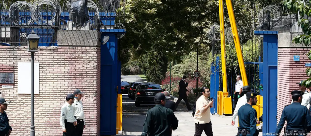 Reino Unido retira a su personal diplomático de Irán