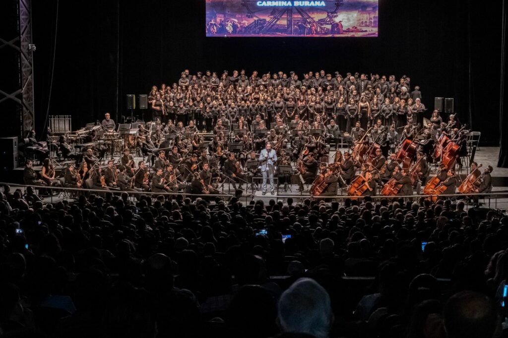 Disfrutan toluqueños y visitantes majestuoso concierto Carmina Burana