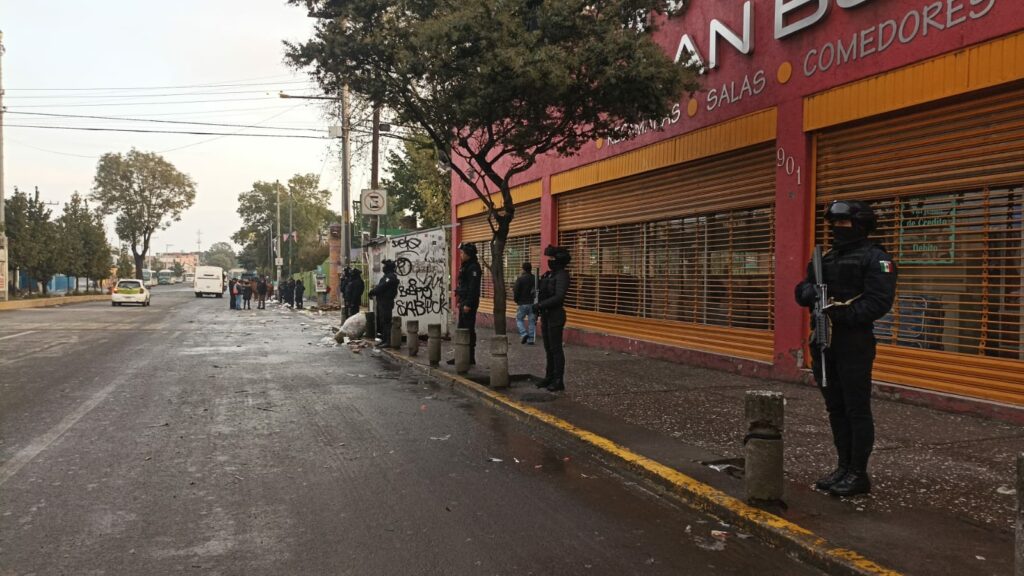 Nueva «purga» en la zona terminal – mercado de Toluca; evitan instalación de ambulantes y decomisan mercancía