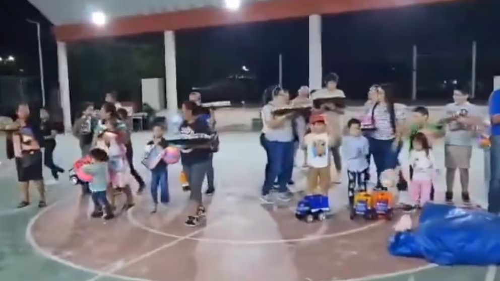 En Tabasco entregan roscas de reyes por parte de integrantes del CJNG