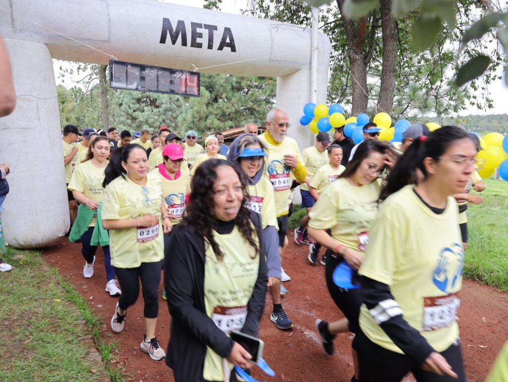 Encabeza titular de Salud Macarena Montoya carrera con causa por la lucha contra el cáncer infantil
