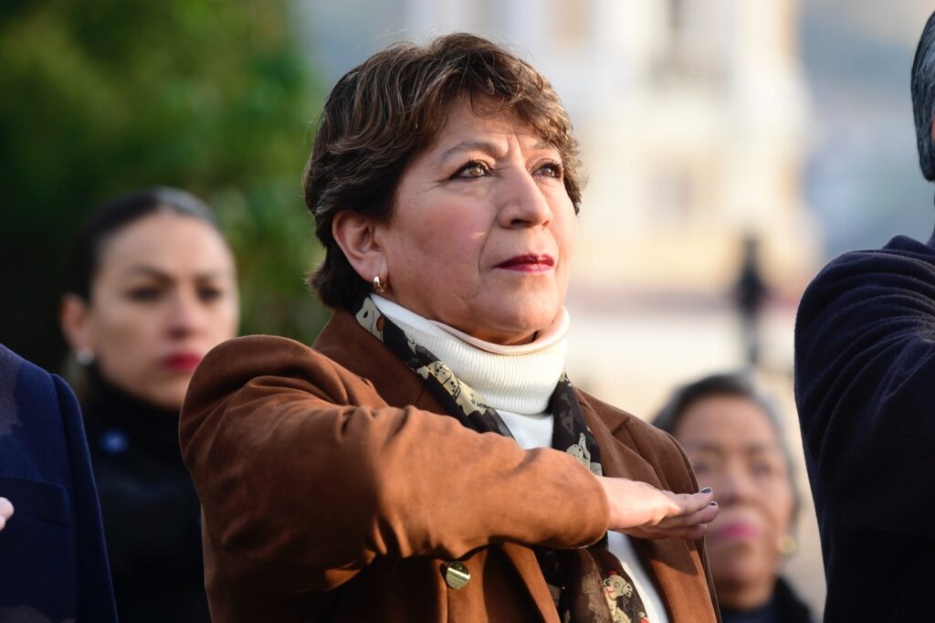 Encabeza Gobernadora Delfina Gómez primera ceremonia de izamiento y honores a la bandera de 2025