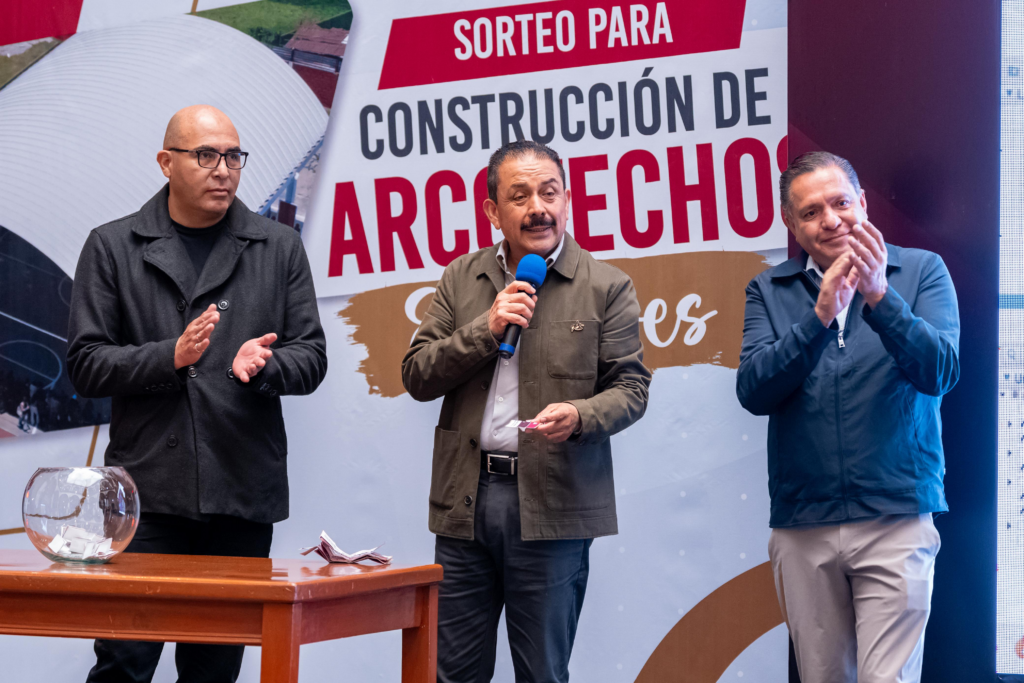 Toluca fortalece escuelas con nuevas techumbres y programas comunitarios