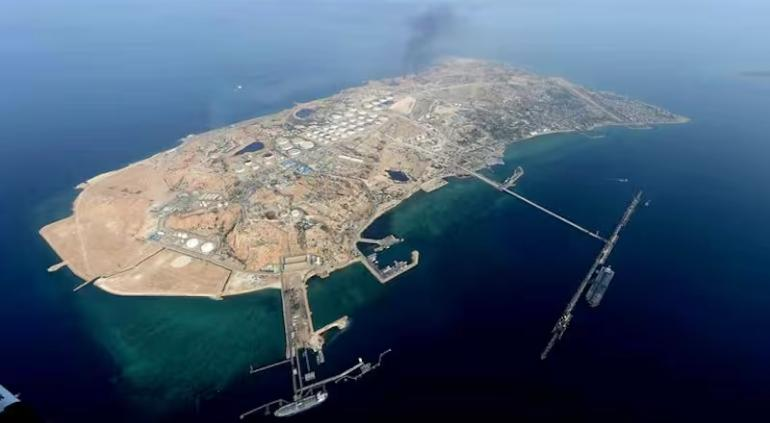 Ataques en enclave petrolero de Irán disparan alerta