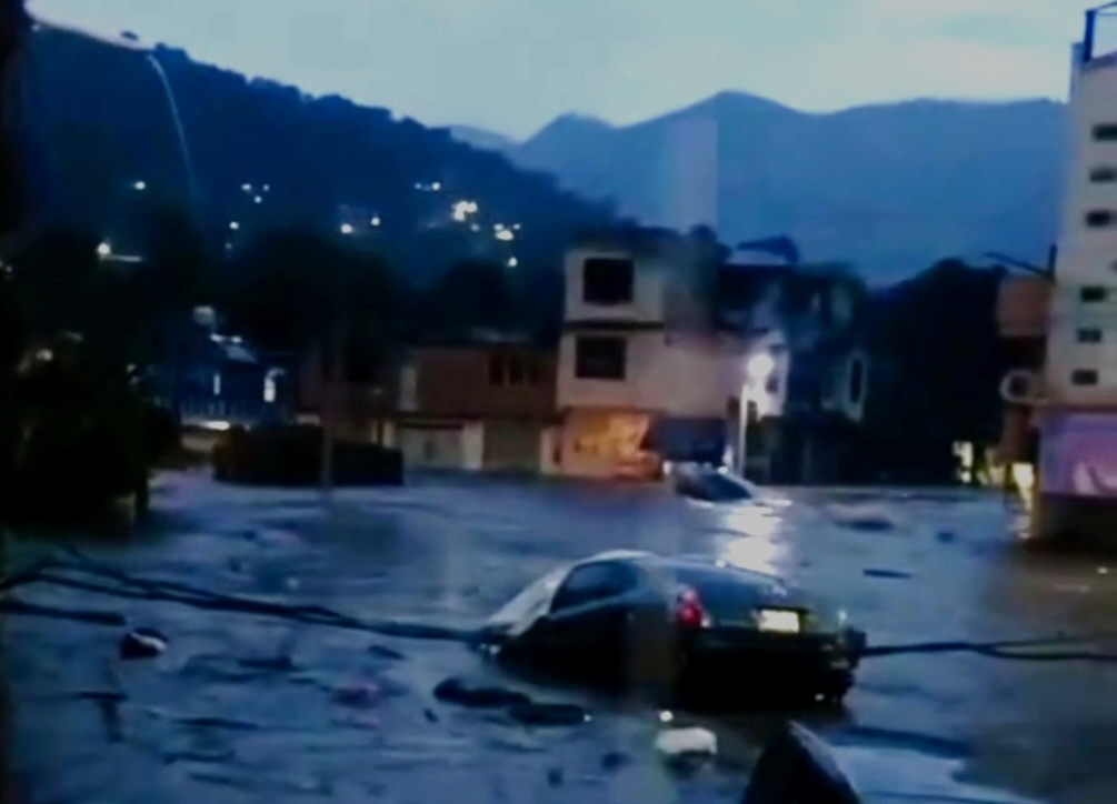 Emergencia en Tejupilco; se desborda río de Rincón de López