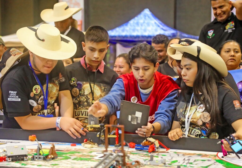 Con más de 2 mil estudiantes, arranca en el Edoméx campeonato de robótica First Lego