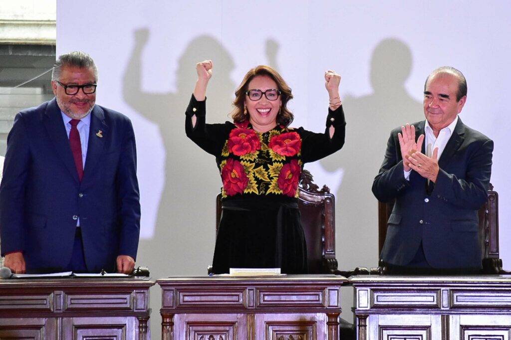 Azucena Cisneros rinde protesta como la primera Presidenta Municipal de Ecatepec