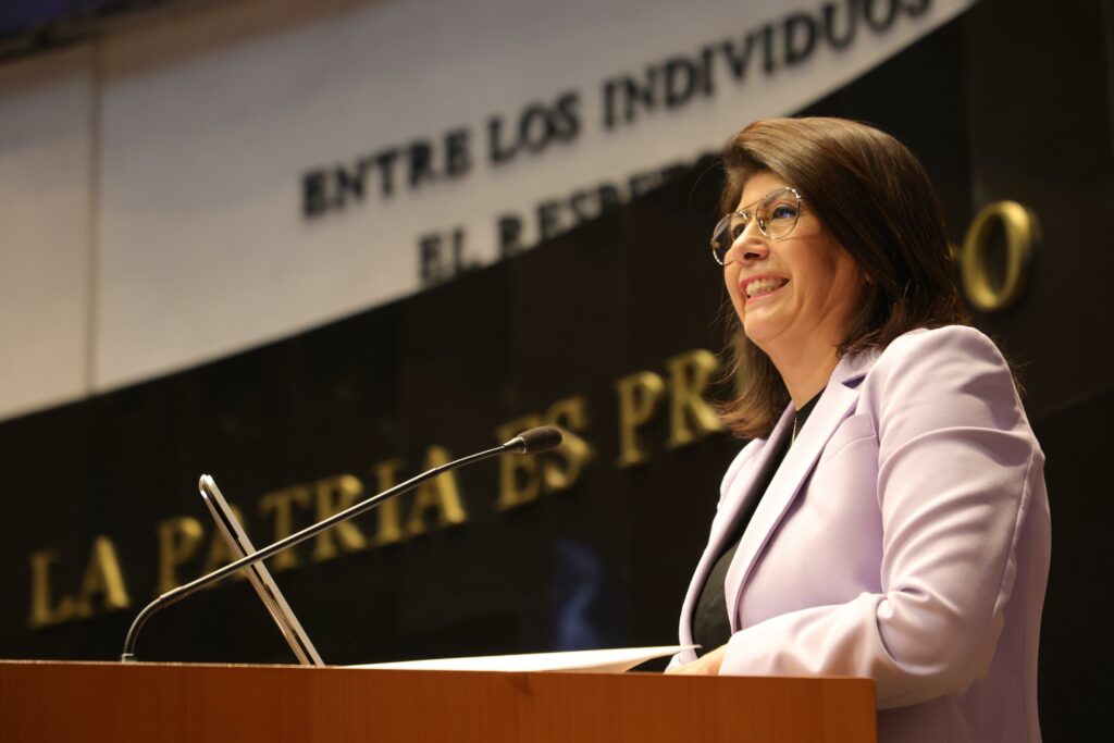 Entrega Mariela Gutiérrez al Senado su primer informe de actividades legislativas