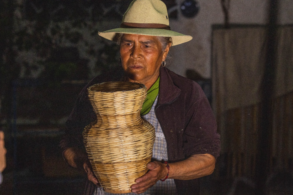 Reconocen trabajo de más de 55 mil artesanos mexiquenses que dan forma a piezas únicas