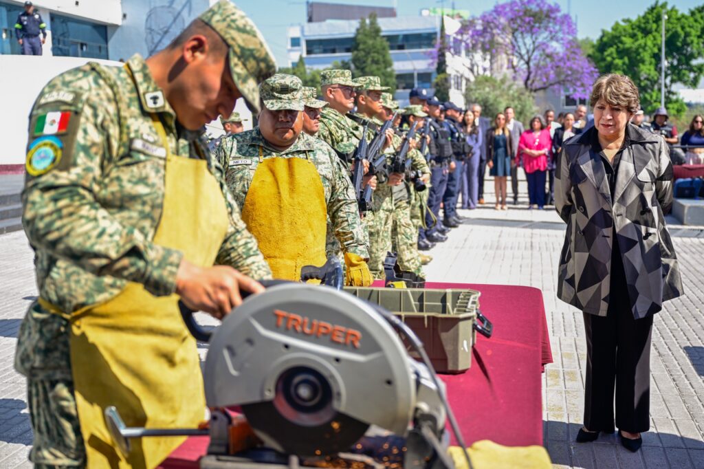 Destruyen arsenal decomisado en operativos contra la delincuencia en el Edoméx