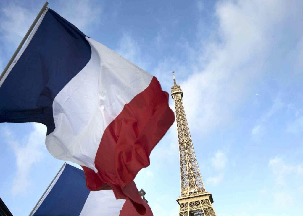 Avanza en Francia legalización de la eutanasia