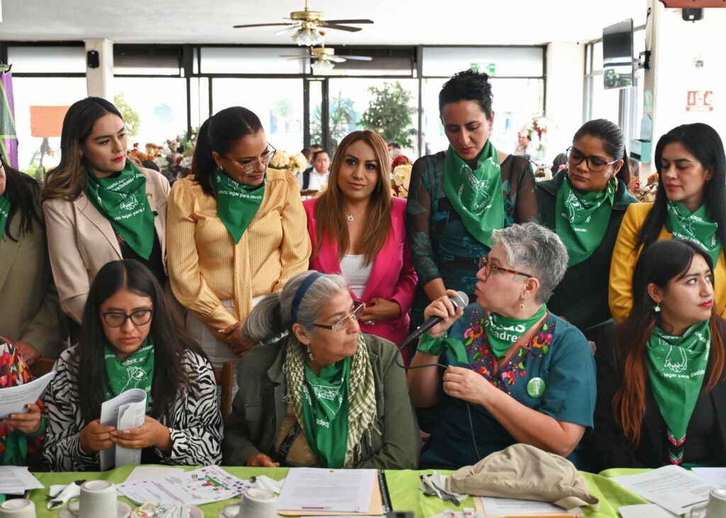 Presentan iniciativa para despenalizar el aborto en el Edoméx