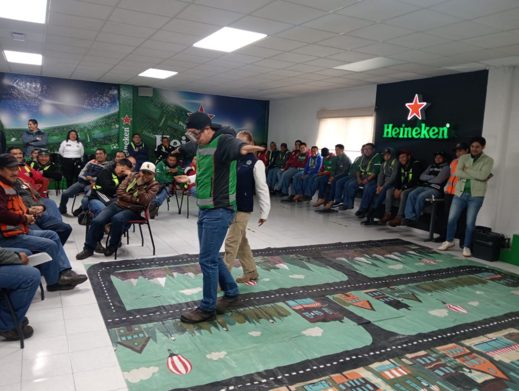 Viven transportistas de Toluca experiencia que simula conducir alcoholizados