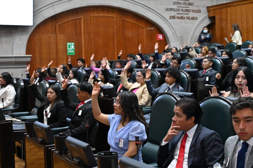 Impulsa Anuar Azar parlamento juvenil en el Congreso mexiquense