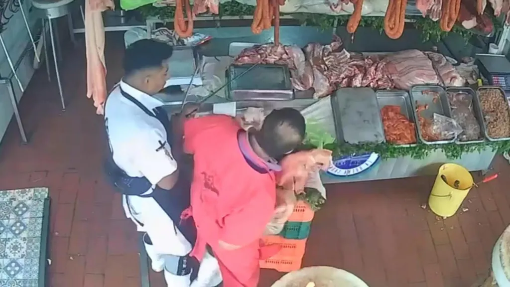 Pelea en rastro de Tlalnepantla: Carnicero acuchilla a su compañero
