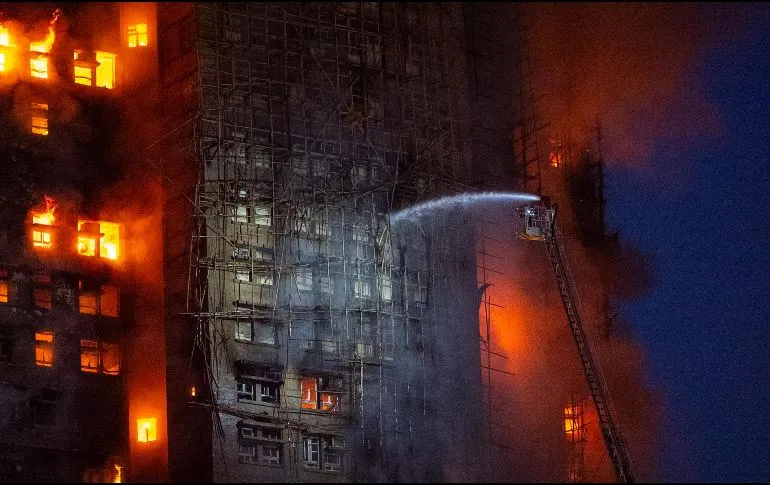 6 fallecidos por incendio en complejo de viviendas en Hong Kong