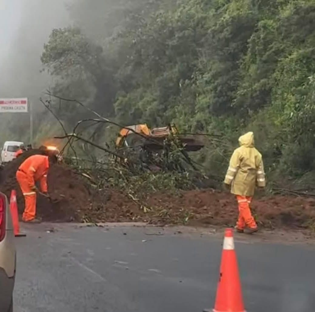 Otro deslave en la México-Toluca vuelve a colapsar el tránsito; sin rutas alternas disponibles