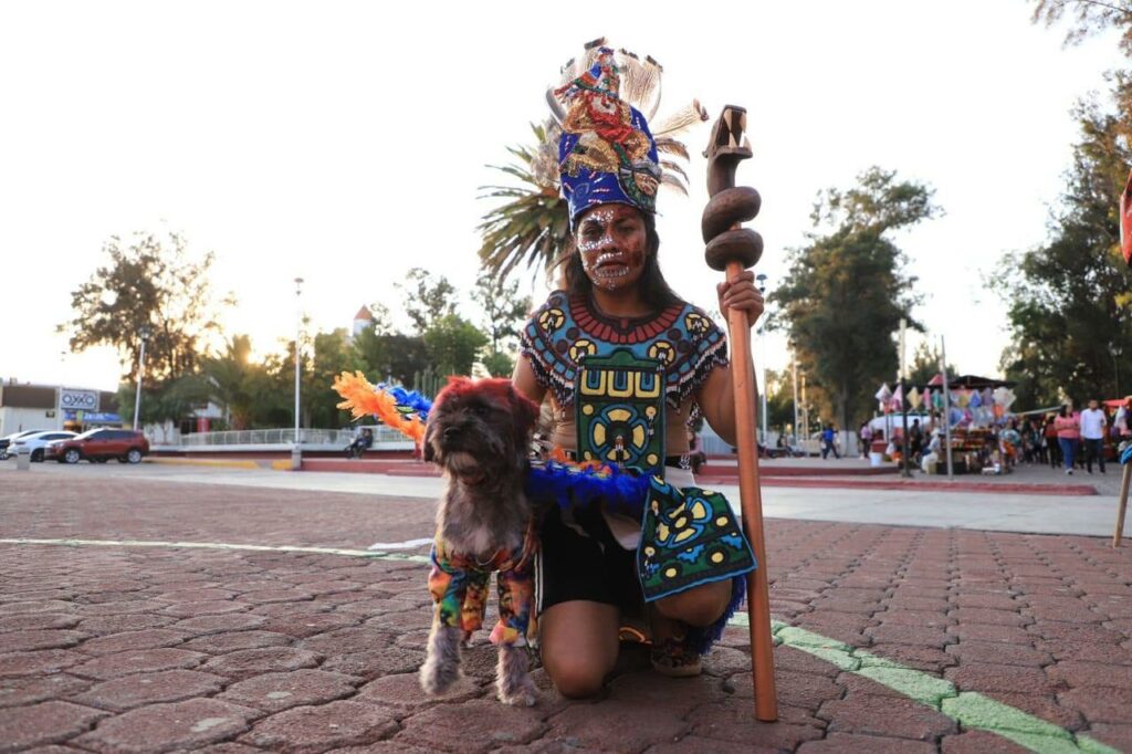 Vive Tecámac «un espeluznante y peludo desfile de disfraces»; participantes desbordan creatividad