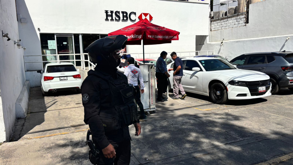 Operativo “Barón Rojo” vigila más de 80 bancos en Toluca