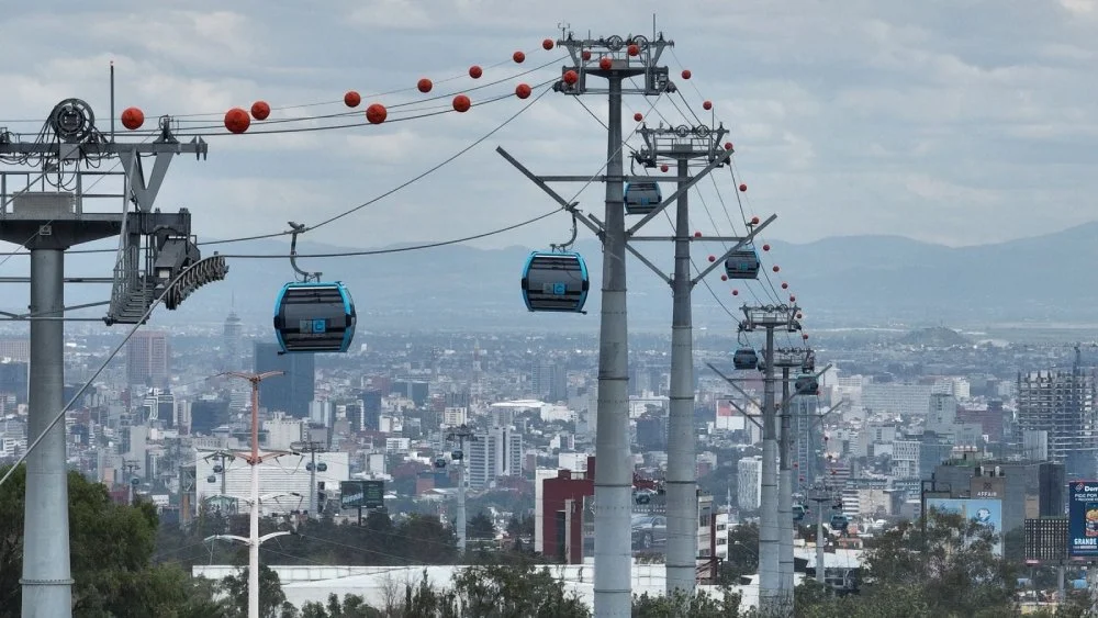 Registra línea 3 del cablebús problemas de energía eléctrica; usuarios de quedan sin servicio
