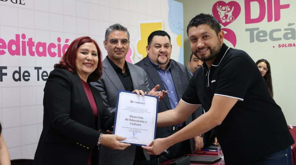 Entregan constancias de acreditación para la enseñanza del inglés en Estancias Infantiles del DIF Tecámac