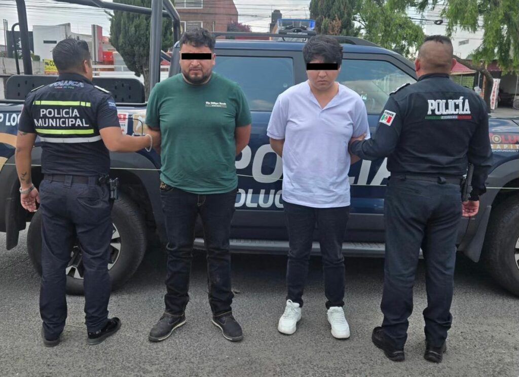 Detienen a dos sujetos por  el robo de 15 celulares  en la colonia Santa Clara