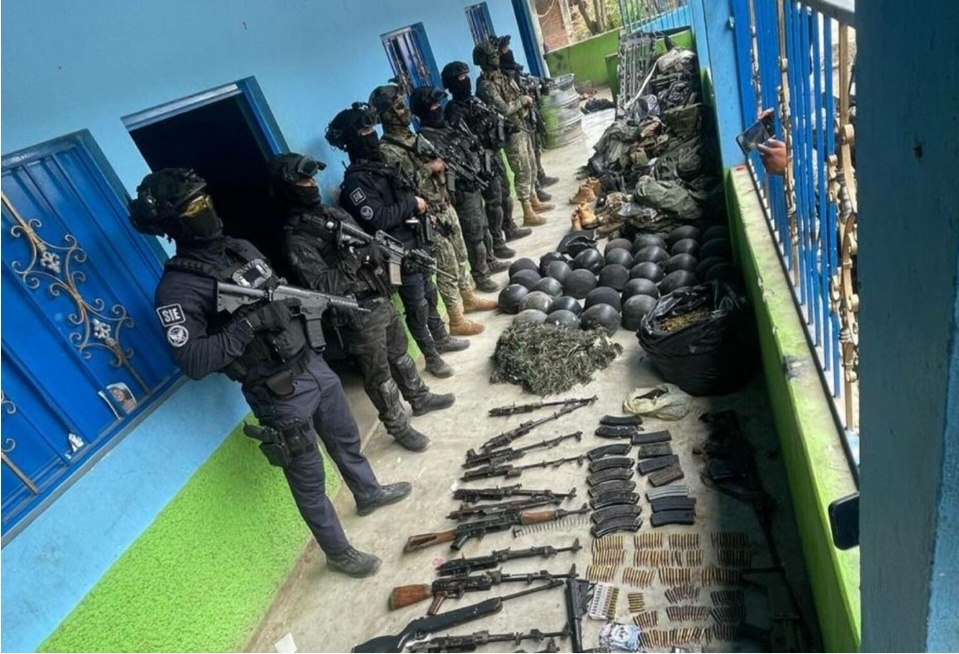Marina abate a 12 presuntos criminales y detiene a nueve más en Michoacán