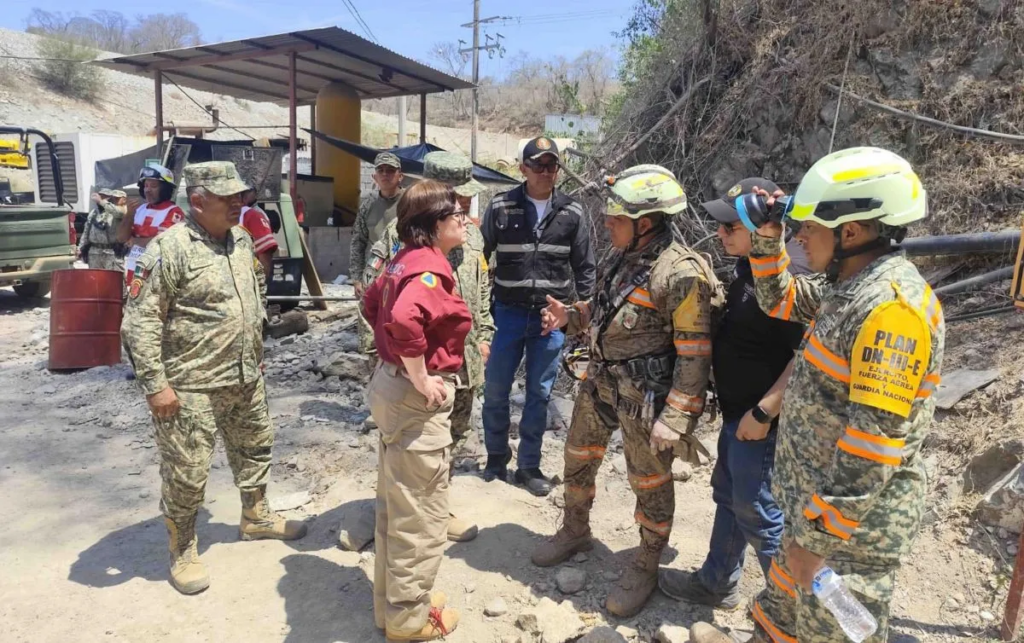 Suman fuerzas para rescatar mineros en Sinaloa
