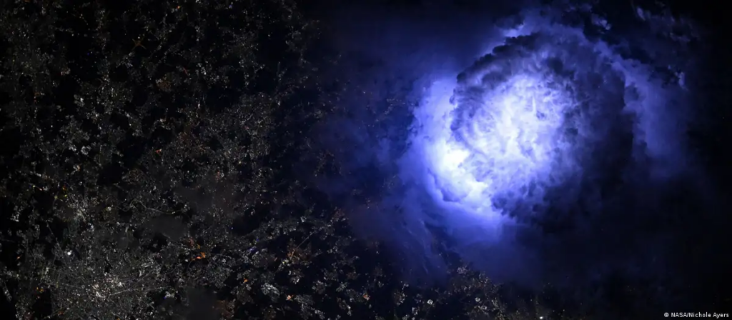 Astronauta de la NASA capta impactante rayo desde el espacio