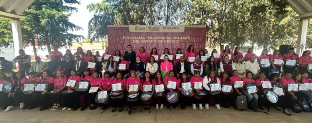 Edoméx: Se extiende presencia de mujeres al volante del transporte público